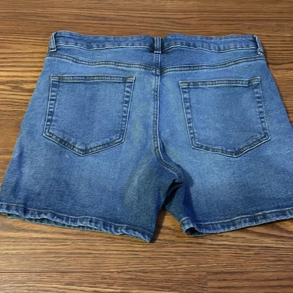 ASOS DESIGN mens skinny mid length denim shorts in mid wash blue size 34 - Picture 9 of 9